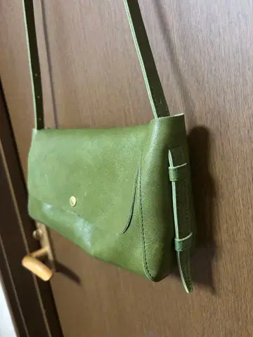 [ 1회 단시간 사용 ] kissora 브릴리오 숄더백 올리브 소가죽