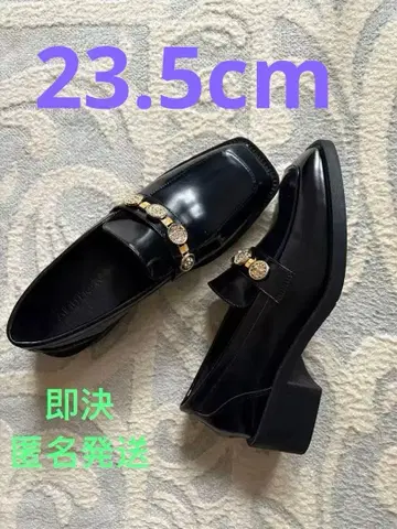 새상품 메달 참 청키힐 가죽 로퍼 블랙