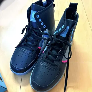 MTV 01 블랙 스니커즈 하츠네 미쿠