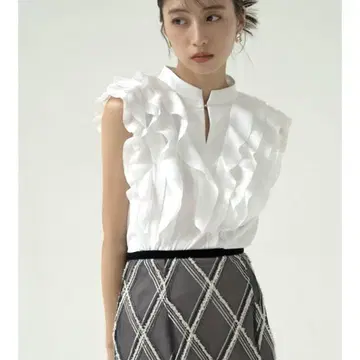 스나이델 슬리브리스 프릴 블라우스 화이트 프릴 블라우스 셔츠
