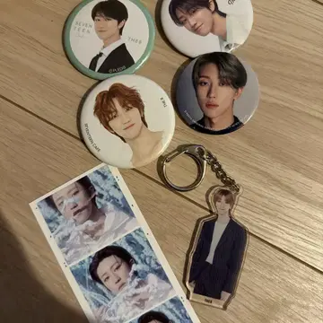 SEVENTEEN 캔뱃지 4개 세트와 키링