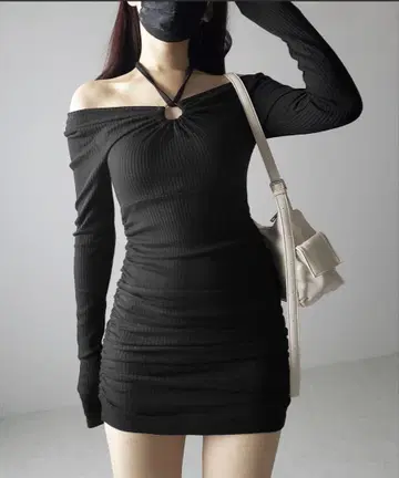 사이드 개더 셔링 홀터 미니 원피스 me+em select