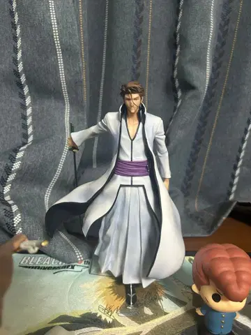 BLEACH 제일복권 아이젠 소스케 피규어