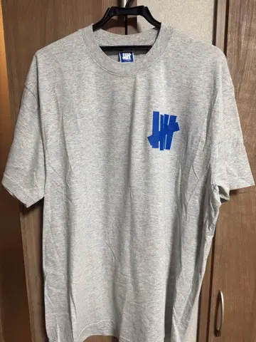 UNDEFEATED 그레이 T셔츠