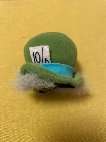 디즈니 원더랜드의 앨리스 머드햇터 모자 헤어핀 패치