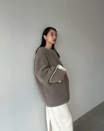 CLANE BULKY LINE BOA TOPS 클라네 그레이 보아 상의