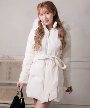 LIP SERVICE 볼륨 퍼 페이크 다운 코트 아이보리 M