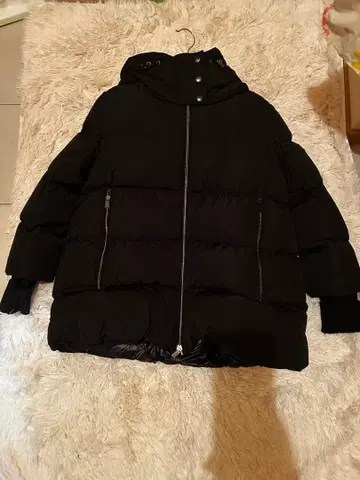 TATRAS 블랙 다운 자켓 후드 부착