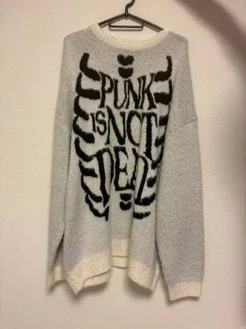 PUNK IS NOT DEAD 오버 사이즈 니트 하야테 착용 패턴 니트