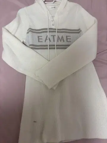 EATME 후드 부착 화이트 니트 스웨터