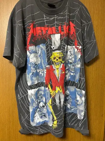 메탈리카 후카세 착용 티셔츠