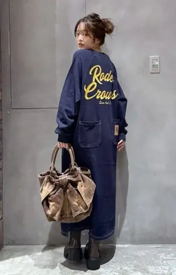 로데오 크라운 래글런 칼라 스티치 원피스 네이비