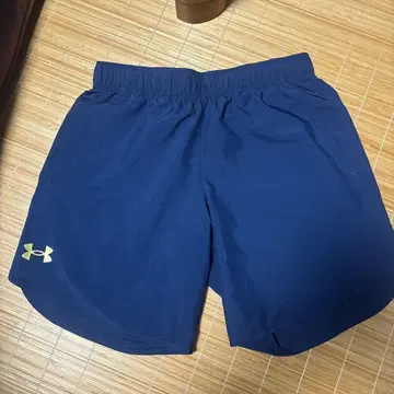 UNDER ARMOUR 네이비 숏팬츠 HEATGEAR