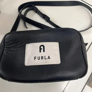 FURLA 블랙 가죽 숄더백