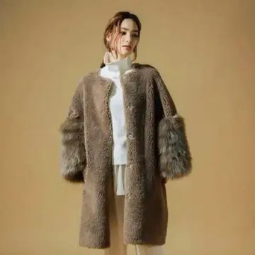 CELFORD 소매 퍼 달린 보아 코트
