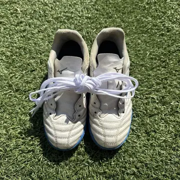 미즈노 축구화 화이트/블루 모나르시다 neo