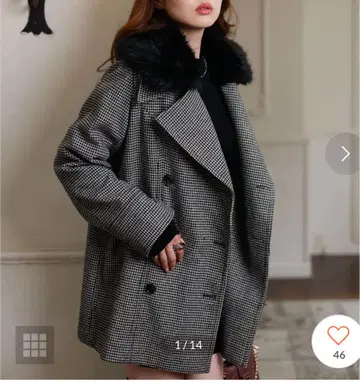 퍼가 달린 체크 무늬 코트