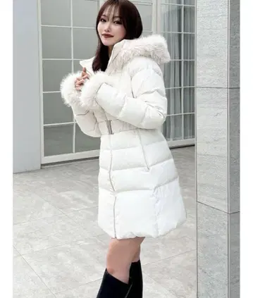RESEXXY 화이트 다운 자켓 후드 부착 벨트 부착