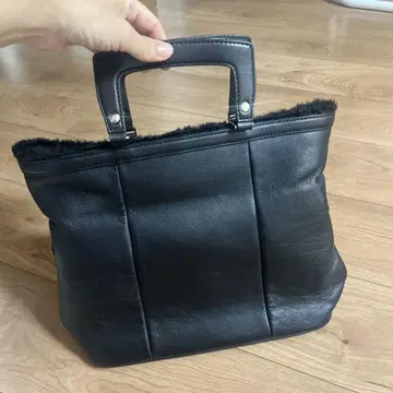 블랙 핸드백 가죽 퍼 내부