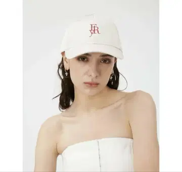 FRAY I.D 프레이 아이디 새틴 로고 캡