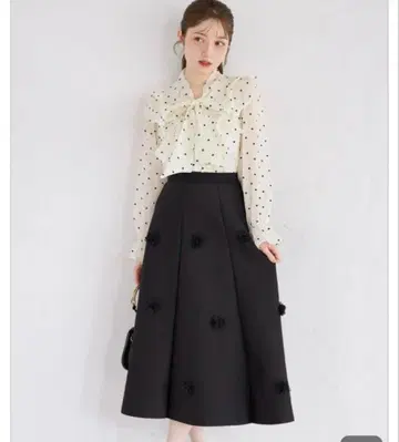 [완판템] 입체 플라워 모티브 플레어 스커트
