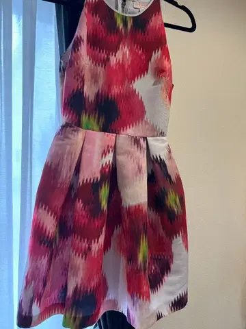 테드베이커 슬리브리스 미니 원피스 빨흰