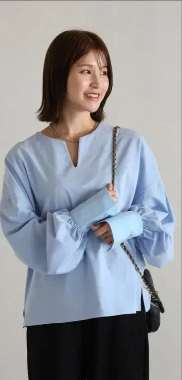 상의 블라우스 T셔츠 볼륨 소매 키넥