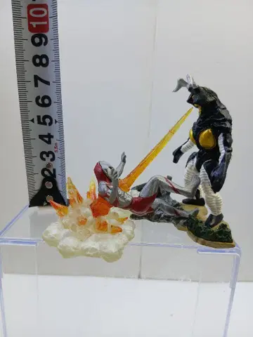 울트라맨 공격 장면 피규어