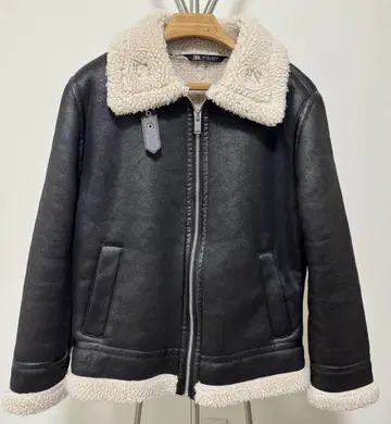극미품 ZARA B-3 플라이트 자켓 인조 가죽 보아 블랙 화이트 L