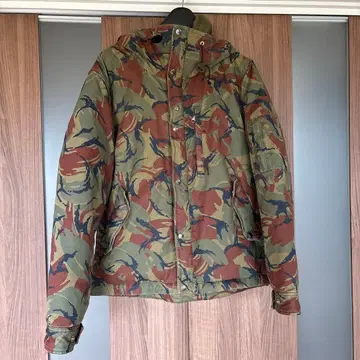 THE NORTH FACE 카모플라쥬 후드 부착 다운 자켓