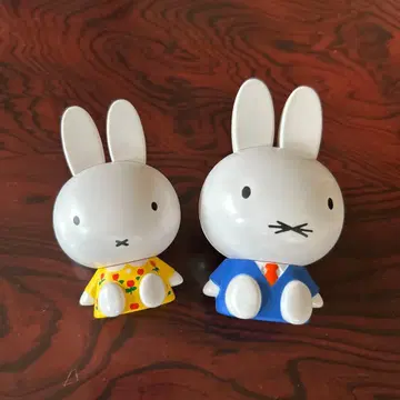 미피 캡슐 캐릭터 파랑 꽃무늬 수트