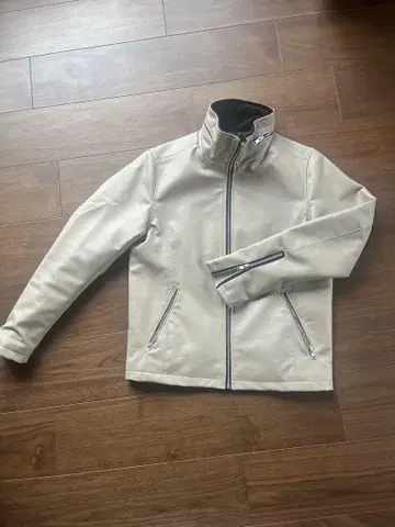 AZUL by moussy 라이트 베이지 페이크 레더 자켓