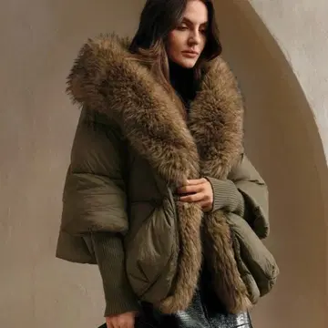 카키색 다운 자켓 후드 퍼 포함