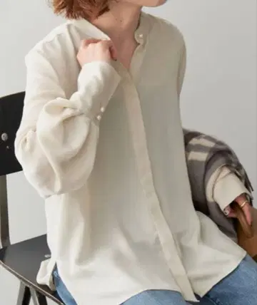 스픽 앤 스팬 새틴 턱 슬리브 펄 버튼 블라우스