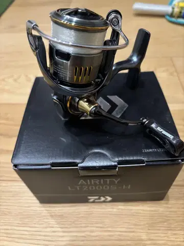 DAIWA 23 에어리티 LT2000S-H SLP 핸들