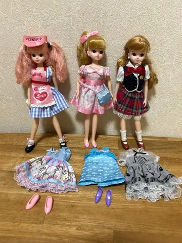 리카짱 인형 3체 세트와 의상 6벌