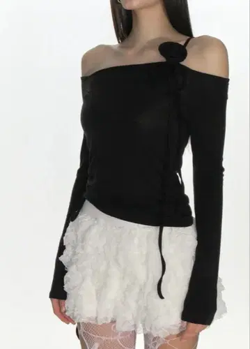 CRANK Rose string off-shoulder top_black