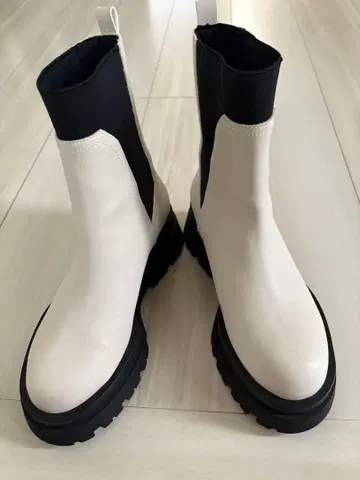 스트라디바리우스 사이드 고어 부츠 화이트 블랙