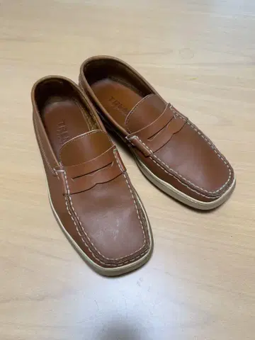 브라운 가죽 슬립온 로퍼