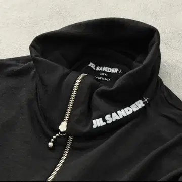 미사용 새상품 JILSANDER 블랙 하이넥 T셔츠