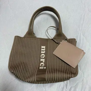 q bag paris tricote petit 라떼