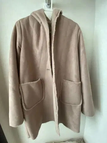 레이 캐신 후드 부착 베이지 무스탕 코트