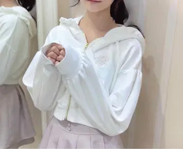 evelyn 로고 프릴 후드티