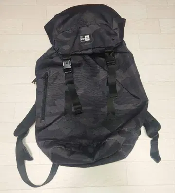 뉴에라 백팩 블랙 카모플라주 카모플라쥬