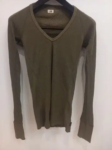 컨디션 최상 시착 정도 LGB 올리브색 V넥 긴팔 상의