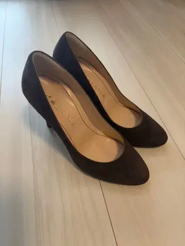 [ 새상품급 ] DIANA 다크 브라운 스웨이드 펌프스
