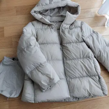 UNIQLO 울트라 라이트 다운 M 사이즈 베이지