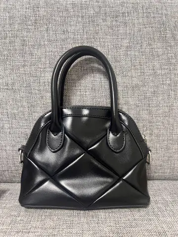 블랙 퀼팅 핸드백