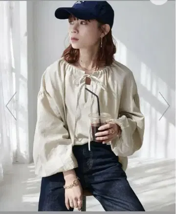 미사용 새상품 린넨 터치 스키퍼 블라우스 베이지