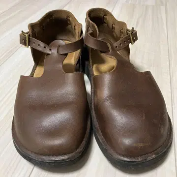 오로라 슈즈 브라운 가죽 스트랩 부착